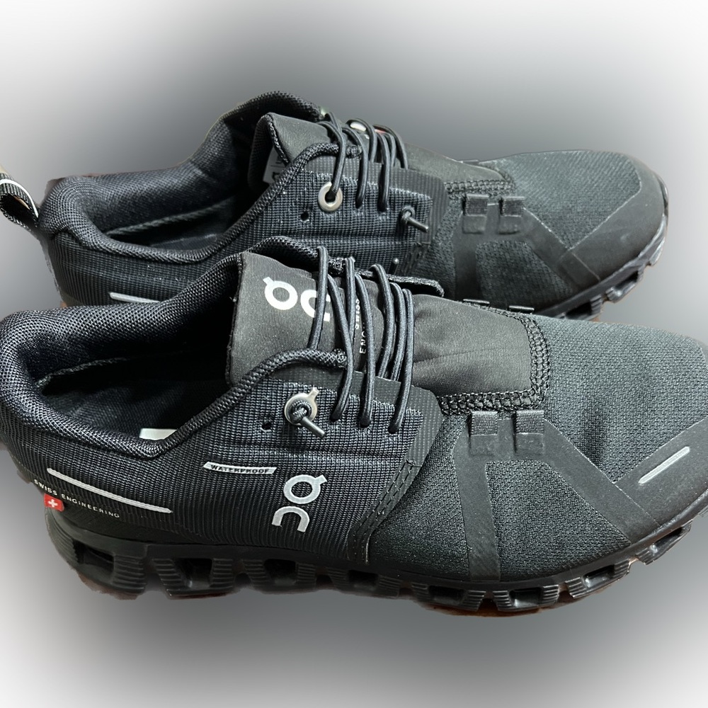 Cloud 5 waterproof women’s shoes size 6